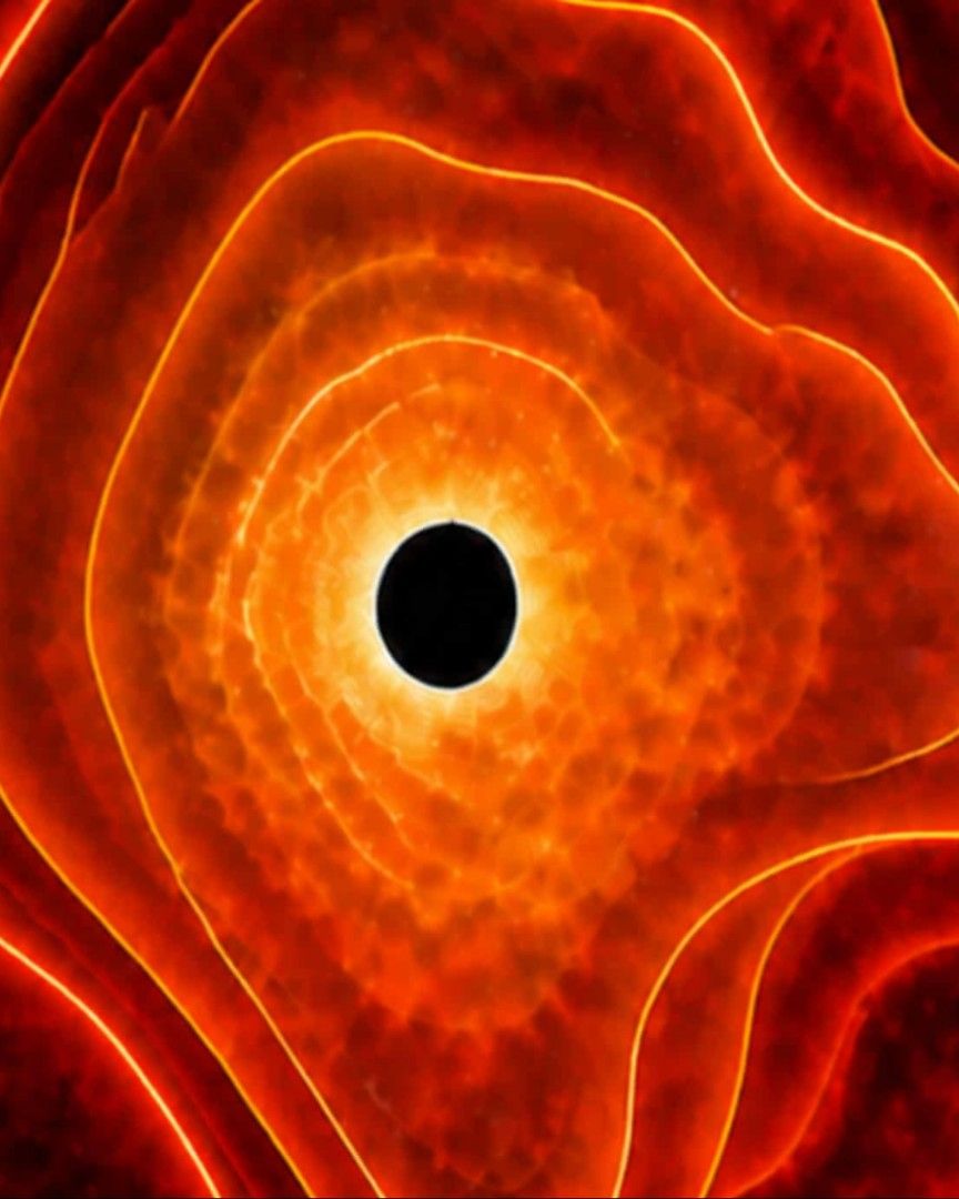 Representación artística de un agujero negro envuelto en una densa nube de gas brillante, con apariencia de estrella gigante